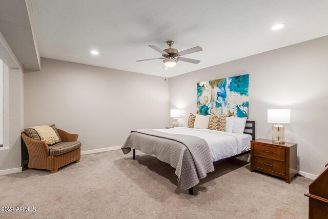 4525 N 66th St Unit 70, Scottsdale, AZ 85251 - bathroom with vanity, toilet, and a shower with shower door