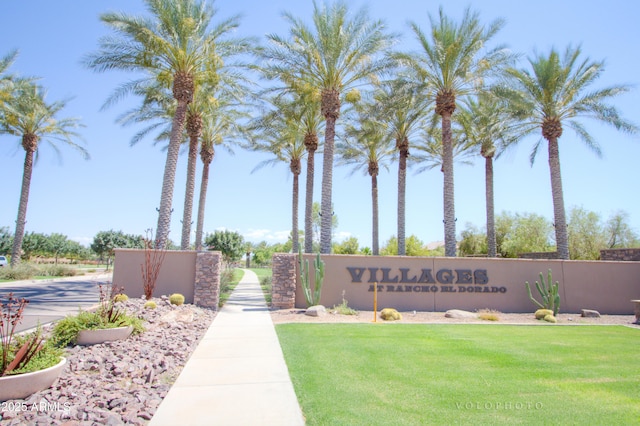 community sign featuring a yard