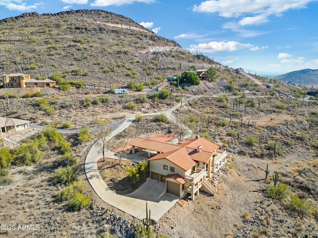 drone / aerial view featuring a mountain view