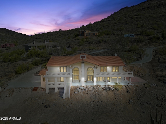 view of front of home featuring a mountain view