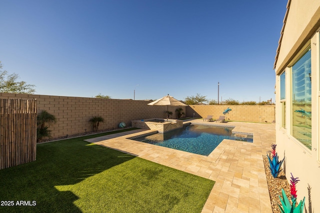 view of pool with a patio, a yard, and an in ground hot tub