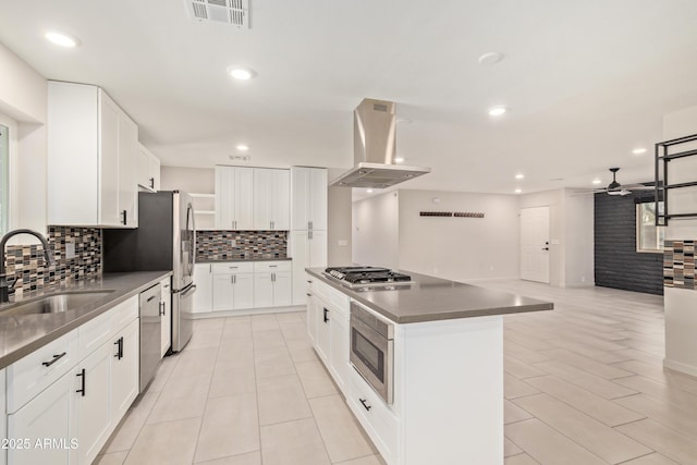 kitchen featuring extractor fan, a sink, visible vents, appliances with stainless steel finishes, and decorative backsplash