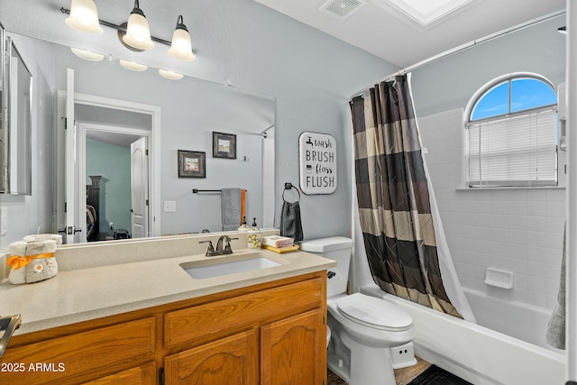 full bathroom featuring shower / tub combo with curtain, vanity, and toilet