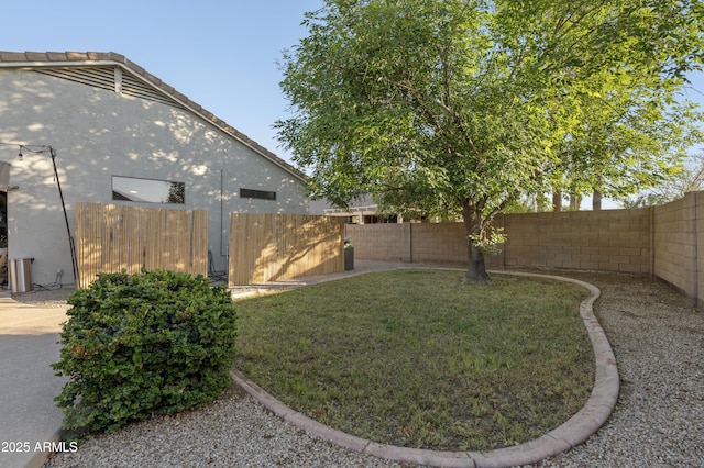 view of yard featuring a fenced backyard