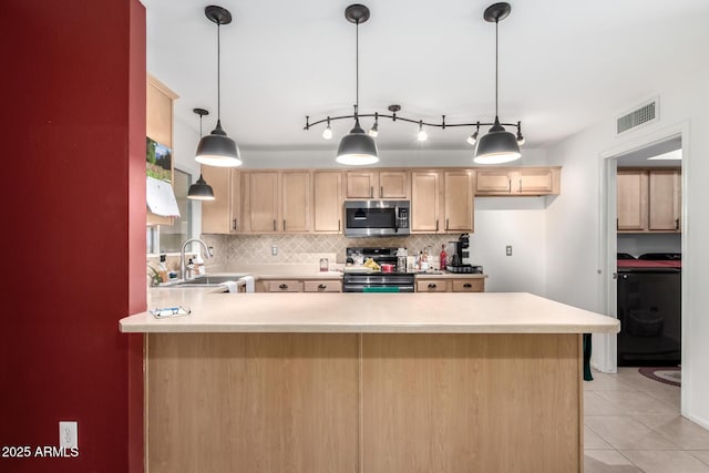 6908 W Sunnyside Dr, Peoria, AZ 85345 - kitchen with stainless steel appliances, light brown cabinetry, a sink, and a peninsula