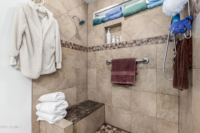 6908 W Sunnyside Dr, Peoria, AZ 85345 - bathroom featuring tiled shower