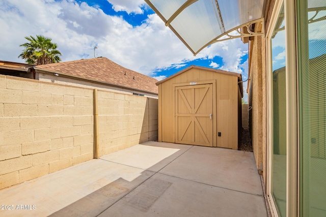 6908 W Sunnyside Dr, Peoria, AZ 85345 - view of patio / terrace with a shed, a fenced backyard, and an outdoor structure