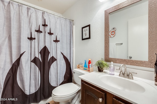 bathroom with a shower with shower curtain, vanity, and toilet