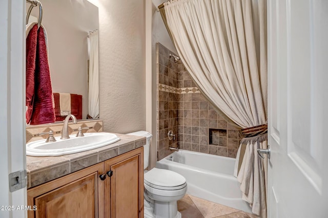 42023 N Bridlewood Way, Anthem, AZ 85086 - bathroom featuring a textured wall, toilet, vanity, and shower / bath combo