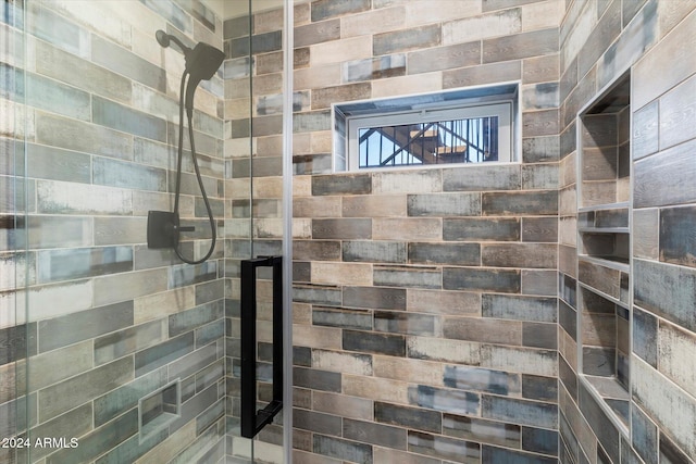 bathroom featuring tiled shower