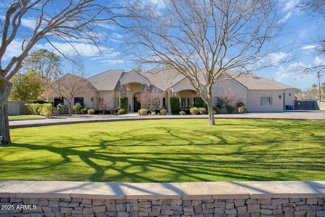 view of front facade with a front lawn