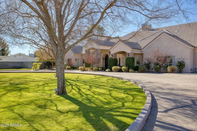 view of front of home featuring a front lawn