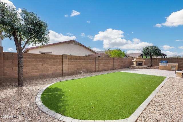 9165 W Mine Trl, Peoria, AZ 85383 - fenced backyard with exterior kitchen and a patio