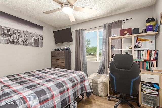 6802 S 47th St, Phoenix, AZ 85042 - bedroom featuring light wood-style floors, a textured ceiling, and ceiling fan