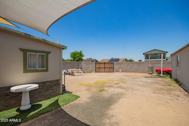 6802 S 47th St, Phoenix, AZ 85042 - view of fenced backyard