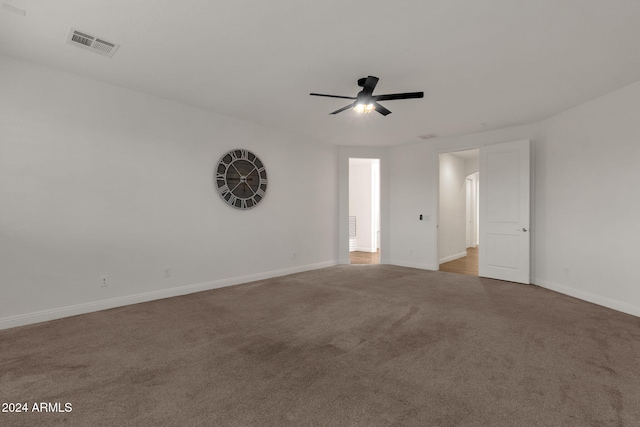 carpeted spare room featuring ceiling fan