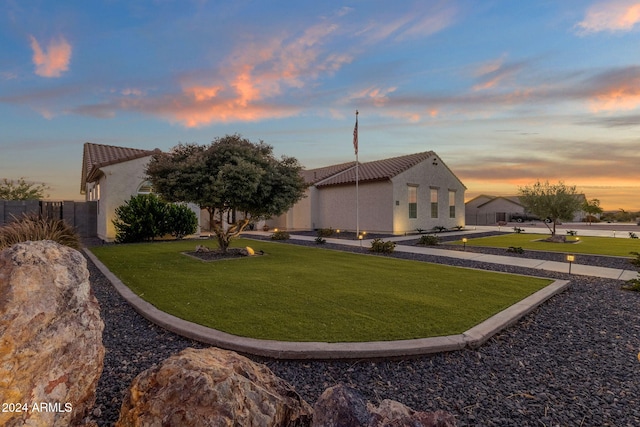 view of front of house featuring a yard