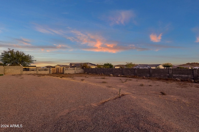 view of yard at dusk