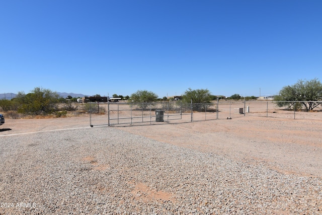 view of yard featuring a rural view