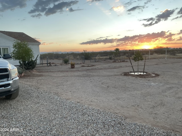 view of yard at dusk