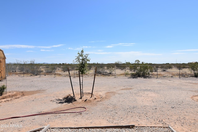 view of yard featuring a rural view