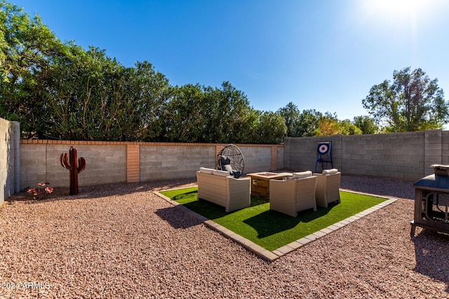 view of yard featuring an outdoor living space