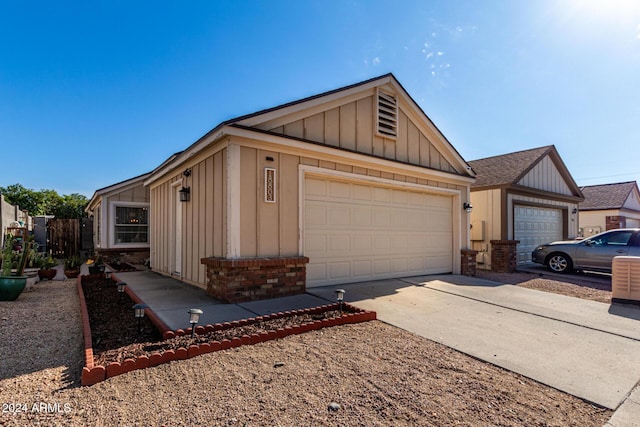 view of front facade featuring a garage