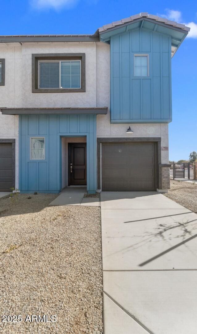 view of front of property featuring a garage