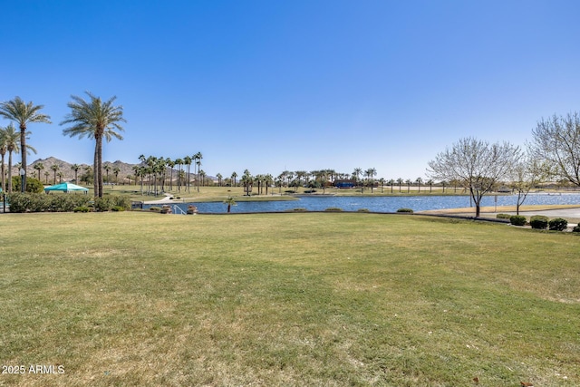 view of yard featuring a water view