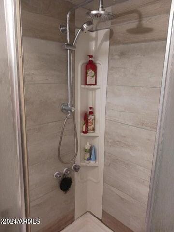 5539 N 31st Ln, Phoenix, AZ 85017 - bathroom featuring a shower stall