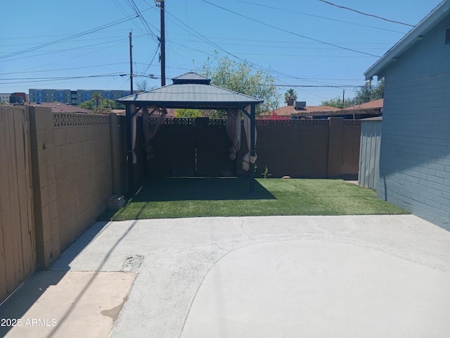 5539 N 31st Ln, Phoenix, AZ 85017 - view of yard with a gazebo, a patio area, and a detached carport
