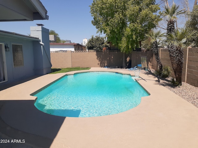 5539 N 31st Ln, Phoenix, AZ 85017 - view of swimming pool featuring a patio area and a fenced backyard