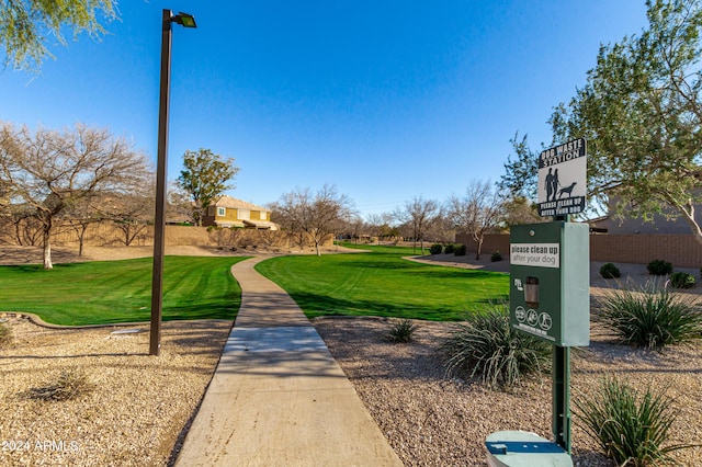 view of property's community featuring a lawn