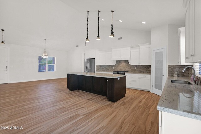 1336 E Belmont Ave, Phoenix, AZ 85020 - kitchen featuring stainless steel fridge with ice dispenser, tasteful backsplash, light wood-style floors, white cabinetry, and recessed lighting