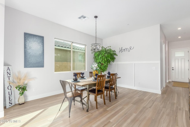 dining room featuring a notable chandelier, recessed lighting, visible vents, baseboards, and light wood-style floors