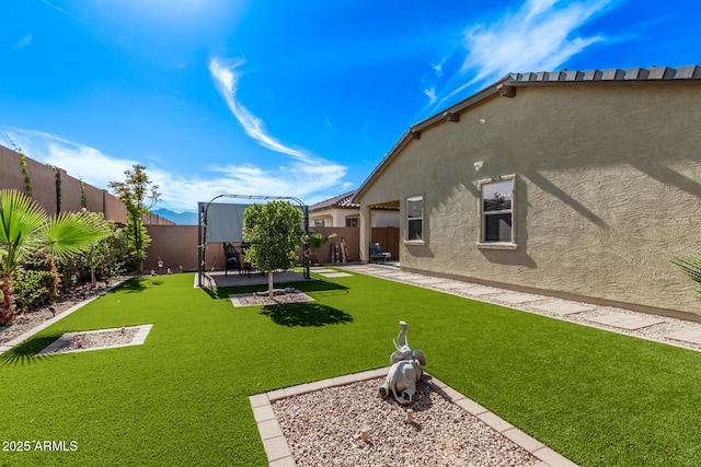 view of yard featuring a patio