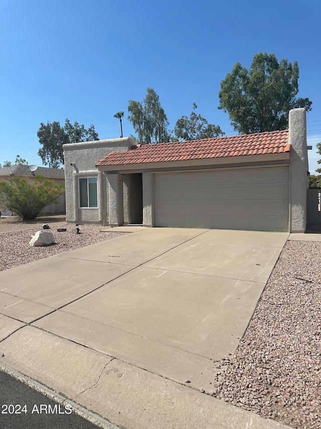 view of front facade featuring a garage