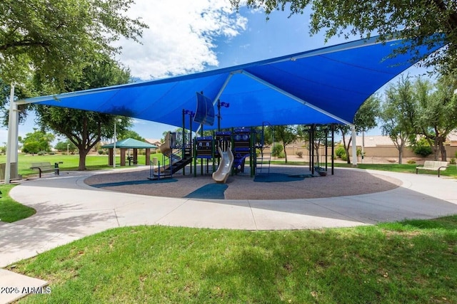 909 W San Mateo Ct, Gilbert, AZ 85233 - communal playground with a lawn