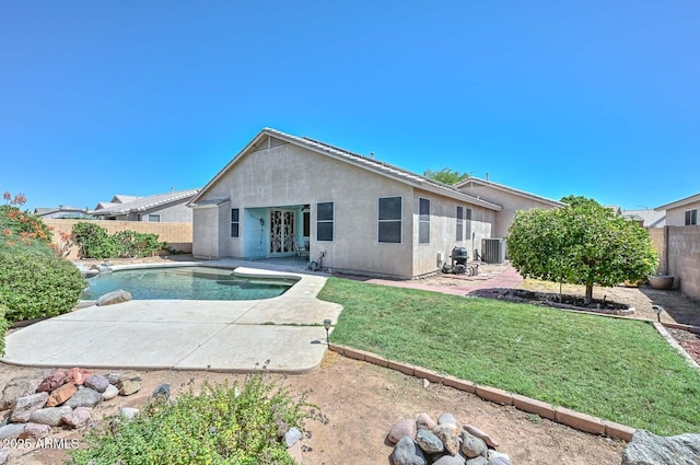11580 N 86th Ln, Peoria, AZ 85345 - view of swimming pool featuring a fenced backyard and a patio area