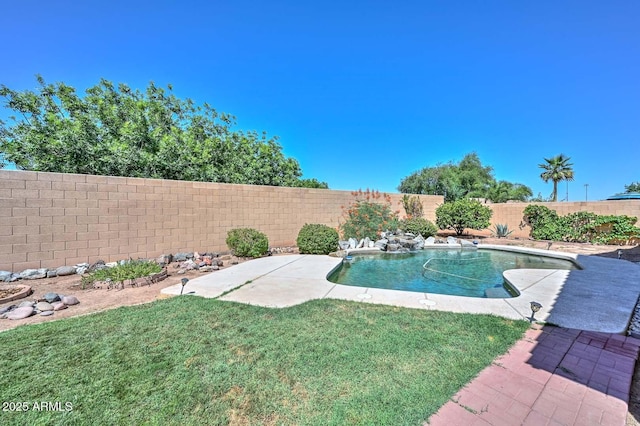 11580 N 86th Ln, Peoria, AZ 85345 - view of swimming pool with a fenced backyard and a patio