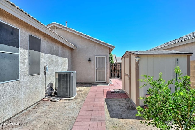 11580 N 86th Ln, Peoria, AZ 85345 - view of yard featuring a storage shed