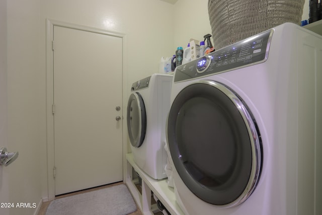 washroom with washer and clothes dryer