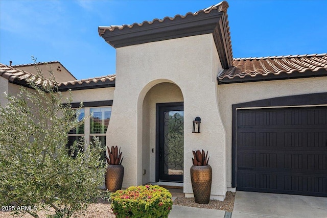 6788 S Jacqueline Way, Gilbert, AZ 85298 - property entrance featuring stucco siding, a tiled roof, and a garage