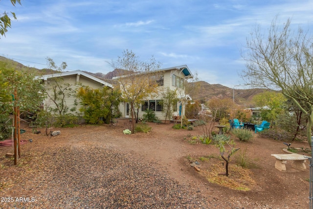 view of front facade featuring a mountain view