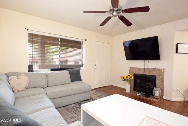 living room featuring wood finished floors, ceiling fan, and baseboards