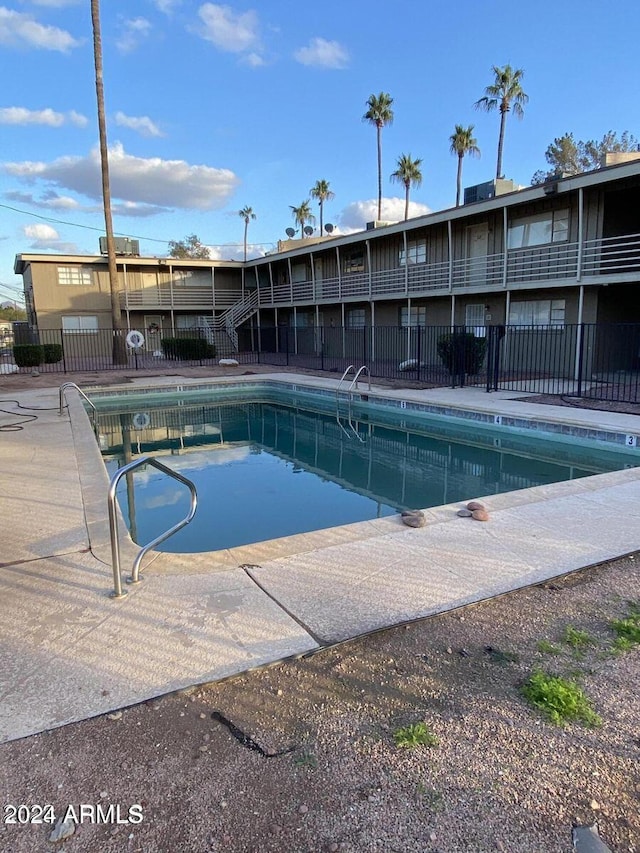 view of swimming pool