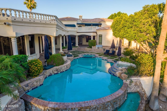 view of pool with an in ground hot tub and a patio