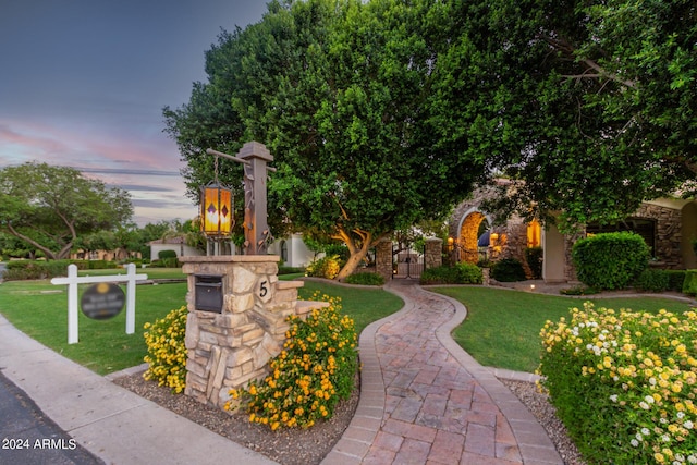 view of property's community featuring a lawn