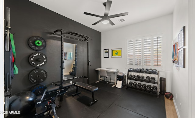 workout room with visible vents, baseboards, and a ceiling fan