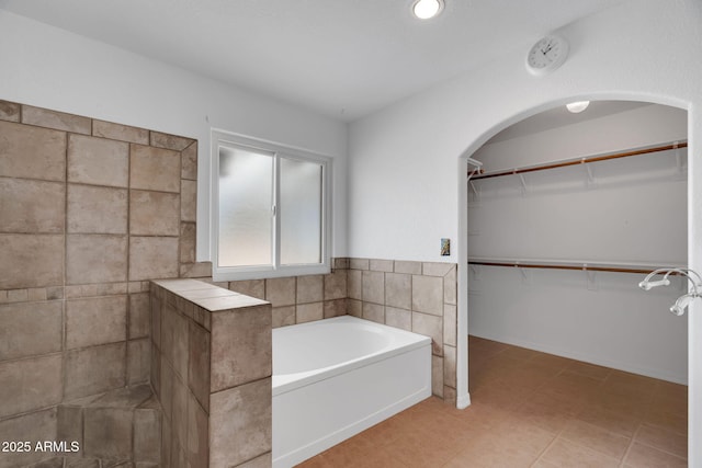 bathroom with a bathtub